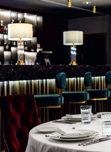 Равные среди первых