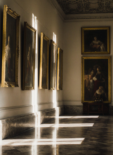 «Некоторое число драгоценных картин»