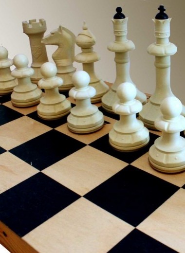 Геометрия шахматной доски. За двумя пешками