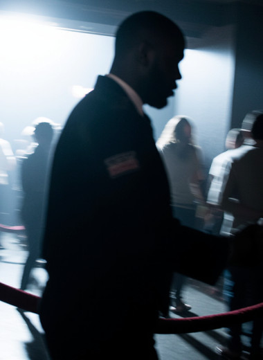 Каково это – работать на фейсконтроле и вести об этом популярный блог