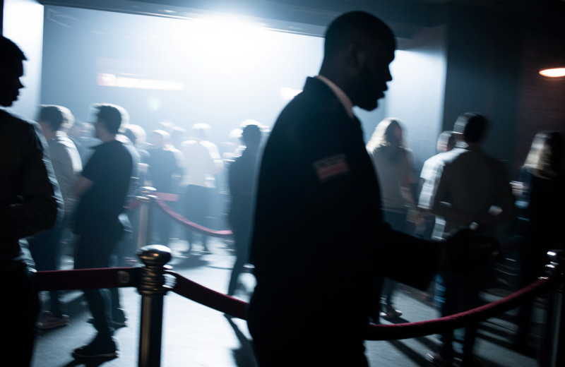 Каково это – работать на фейсконтроле и вести об этом популярный блог