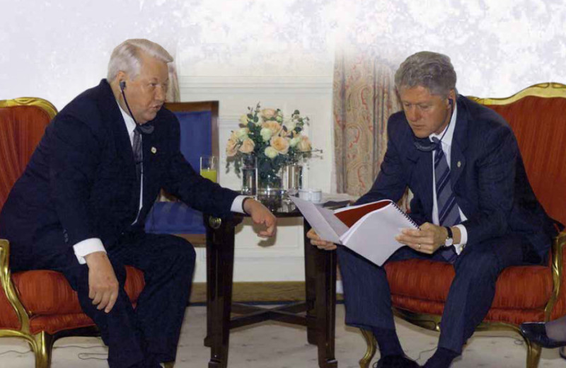 «Билл, оставь Европу России»