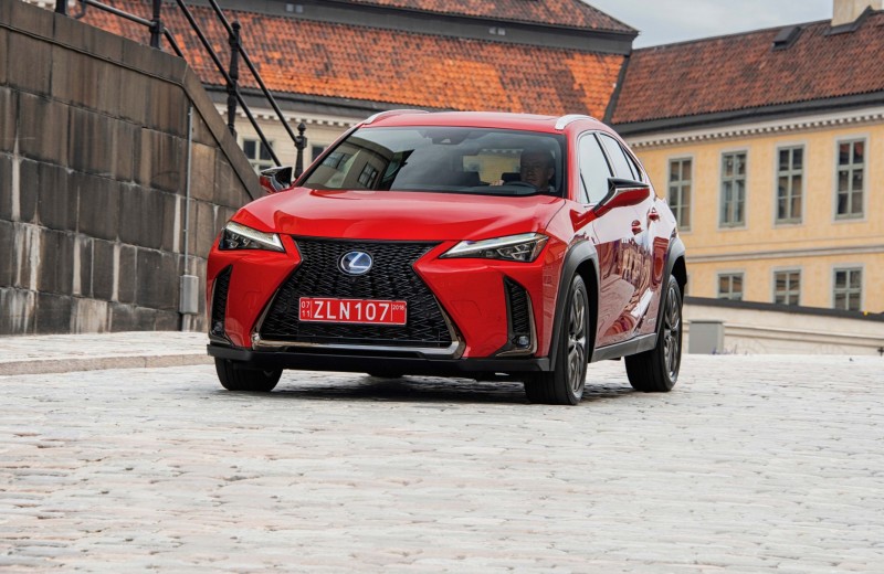 Lexus UX. Фабрика ярких эмоций