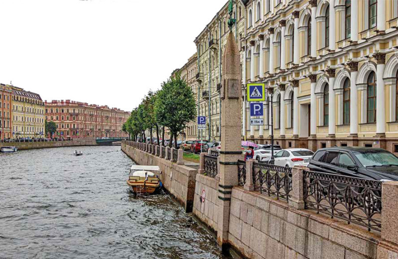 «В Ленинграде по Невскому ходили буксиры и моторные катера…»