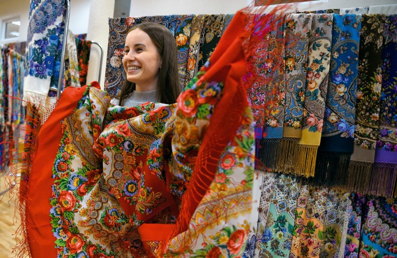 Выставка "Платок - яркий элемент русского стиля" 2022, Афанасьевский район - дат