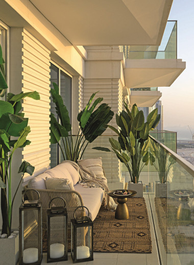 На побережье