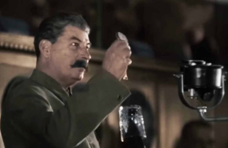 Сталин выступает с докладом на VIII съезде Советов
