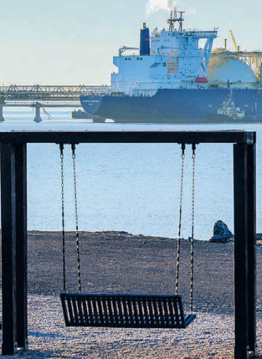 Рубль выплывает на войне