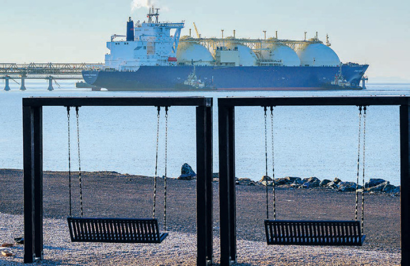 Рубль выплывает на войне