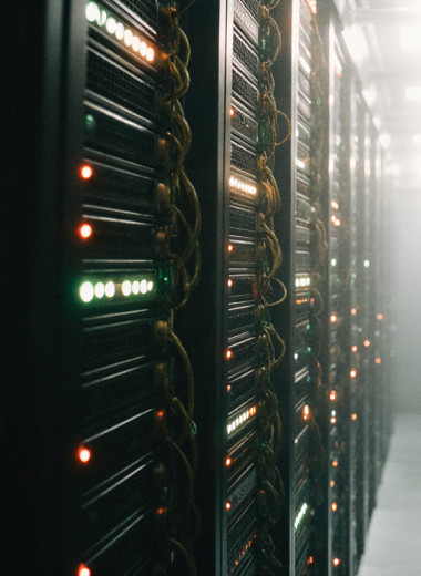 ИИ требует центров