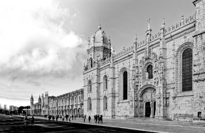 Путешествия во времени и пространстве