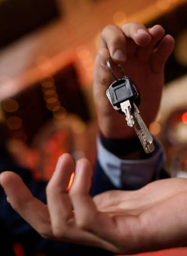 Трезвый нетрезвого везет