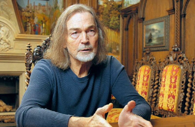 Никас Сафронов: Если художник известен, то он успешен