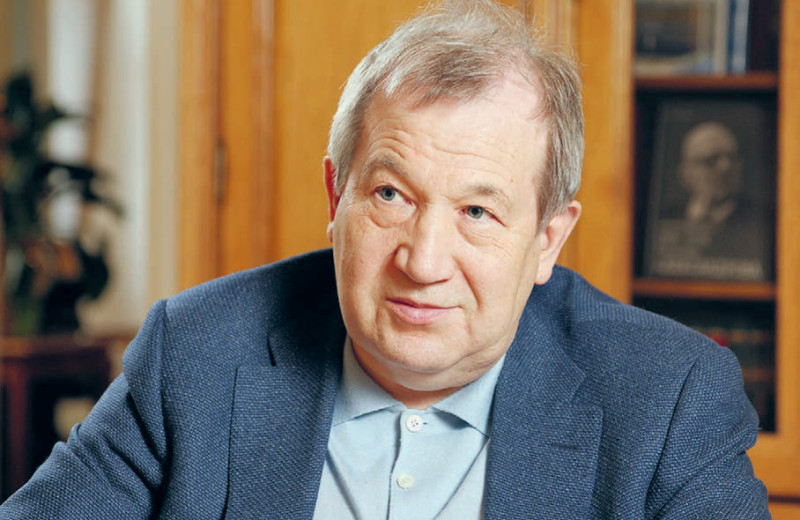 Геннадий Красников: Ученый не может только карандашом и ластиком работать