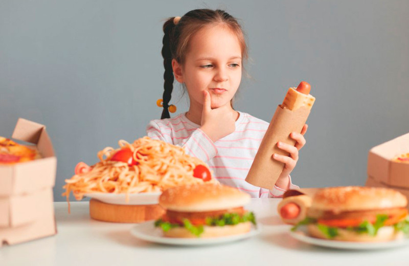 Как спасти ребёнка от «мусорной еды»?