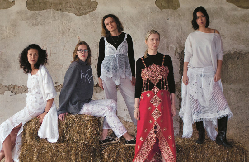 С белой строки