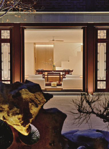 Восток-Запад