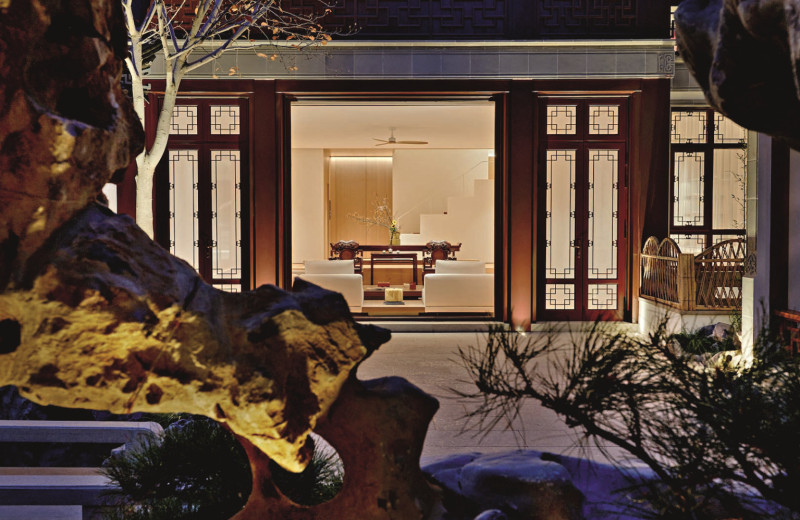 Восток-Запад