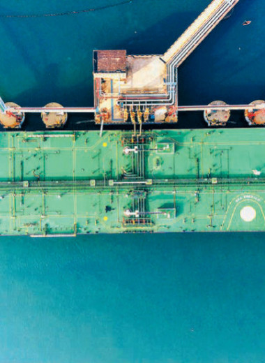 Танкеры загружают наценками