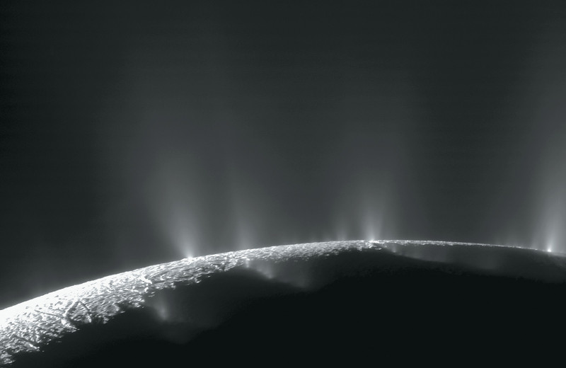 Кто проживает на дне океана на спутнике Сатурна и делает метан?
