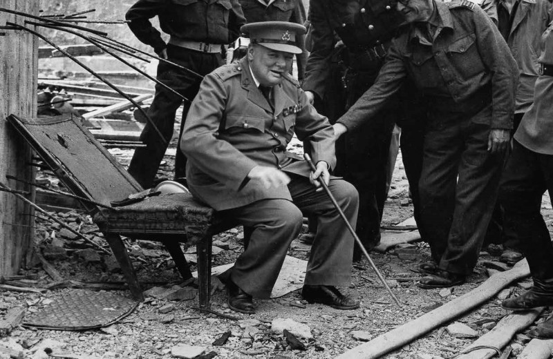 Сэр Уинстон Черчилль в кресле Гитлера