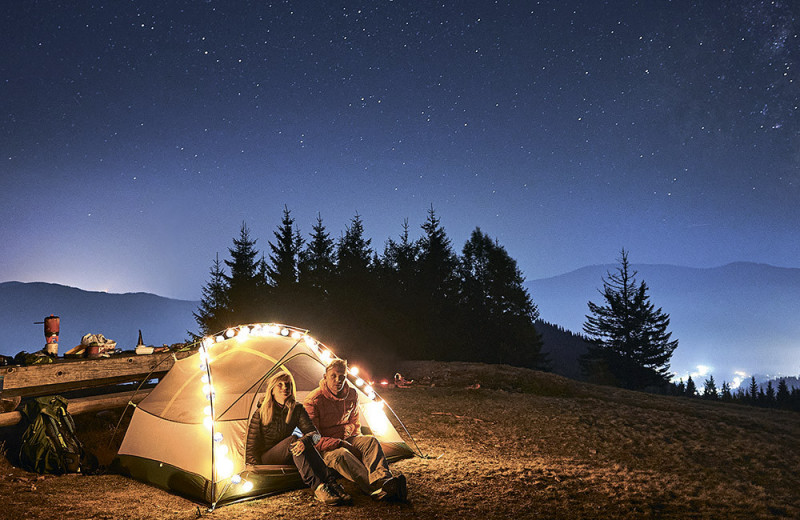 Сон в палатках и кино под открытым небом: топ-7 идей для отдыха всей семьей