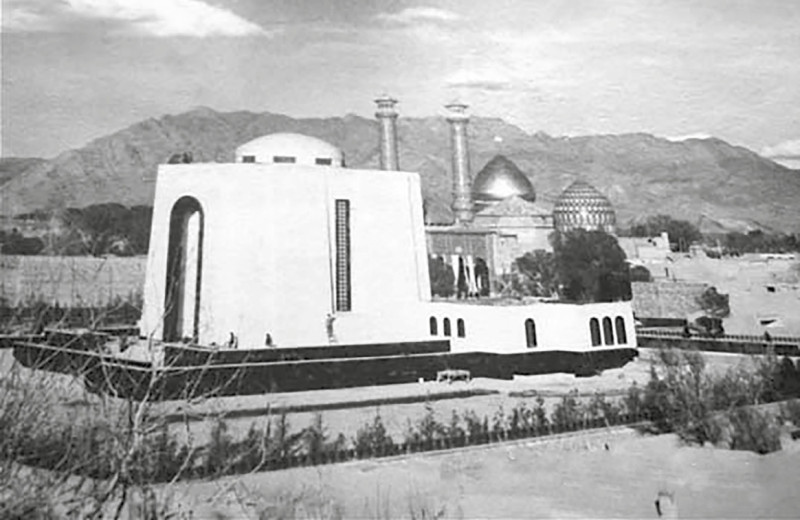 Исчезнувший мавзолей, обретённое тело…