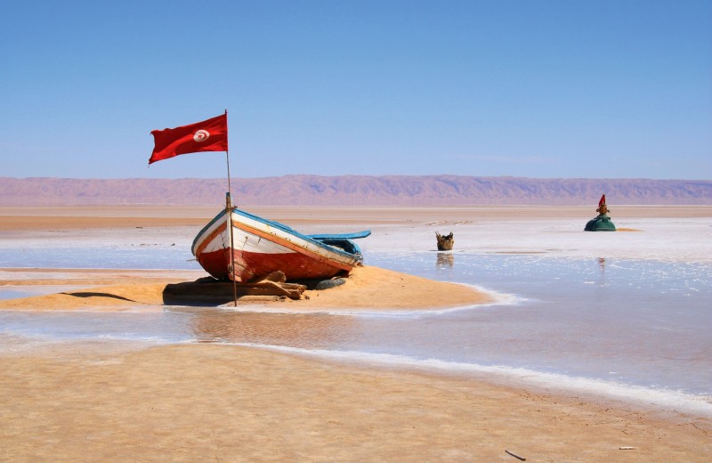 Соленое озеро тунис