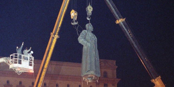 Демонтаж памятника Феликсу Дзержинскому