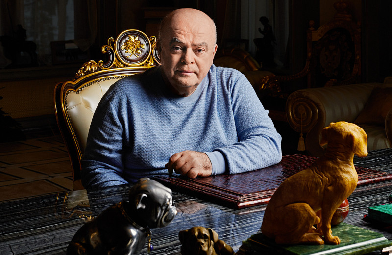 Vladimir Golubev Leaves his Footprints for the Club Museum