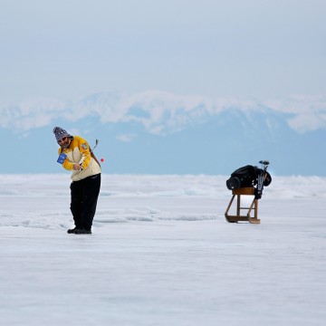 Гольф на льду Байкала
