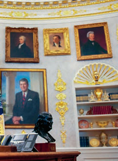 На белом всегда заметно