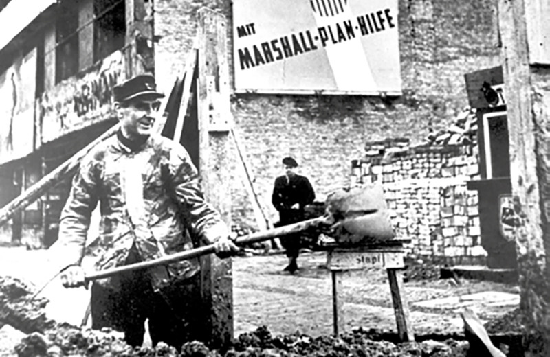 Генералиссимус против Маршалла