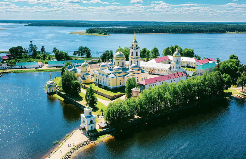 Гляжу в озера синие