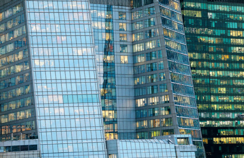 Офисы освобождают место