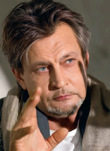 Александр Домогаров: «Как мог, я раньше сына страховал. Сейчас парень плывет сам»