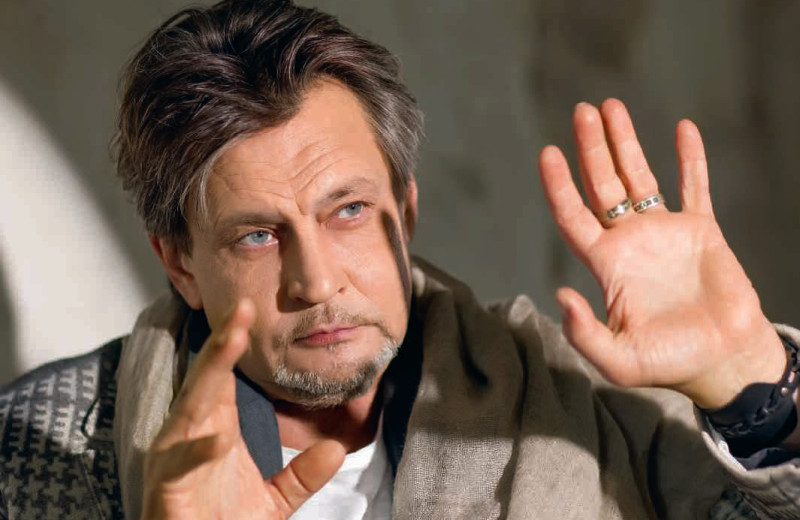 Александр Домогаров: «Как мог, я раньше сына страховал. Сейчас парень плывет сам»