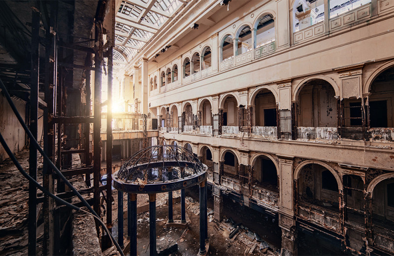 Молчат дома