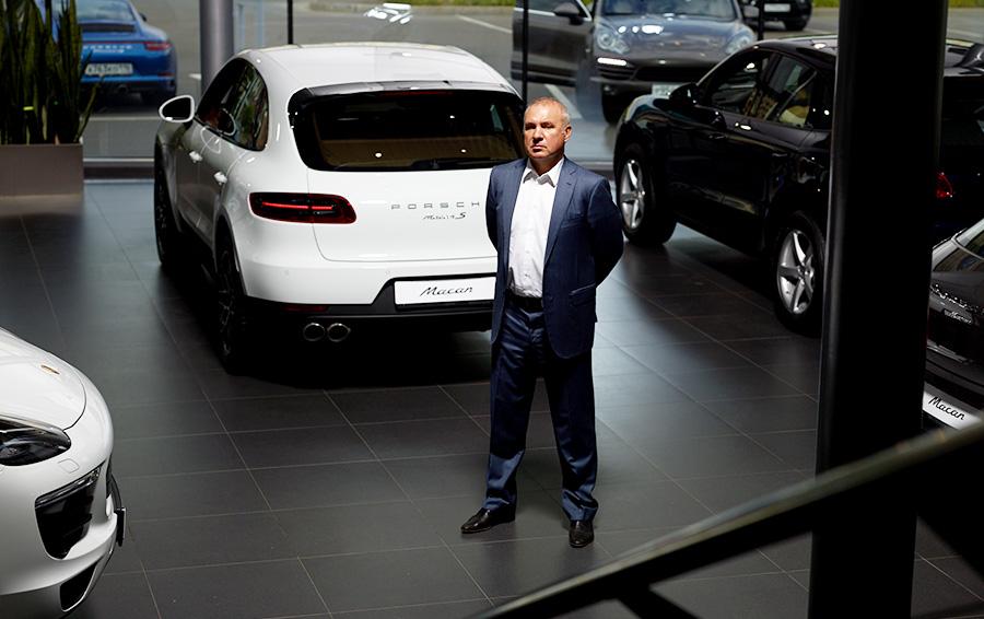 Первую партию из десяти «жигулей» Вячеслав Зубарев привез в Набережные Челны в июне 1993 года