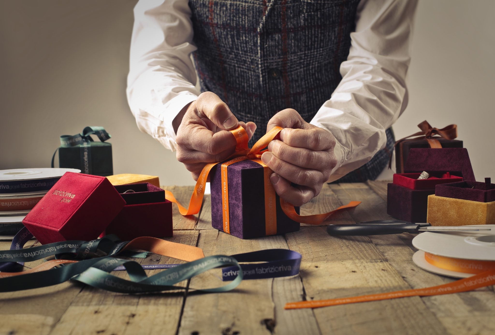 adult-bow-box-1050256.jpg
