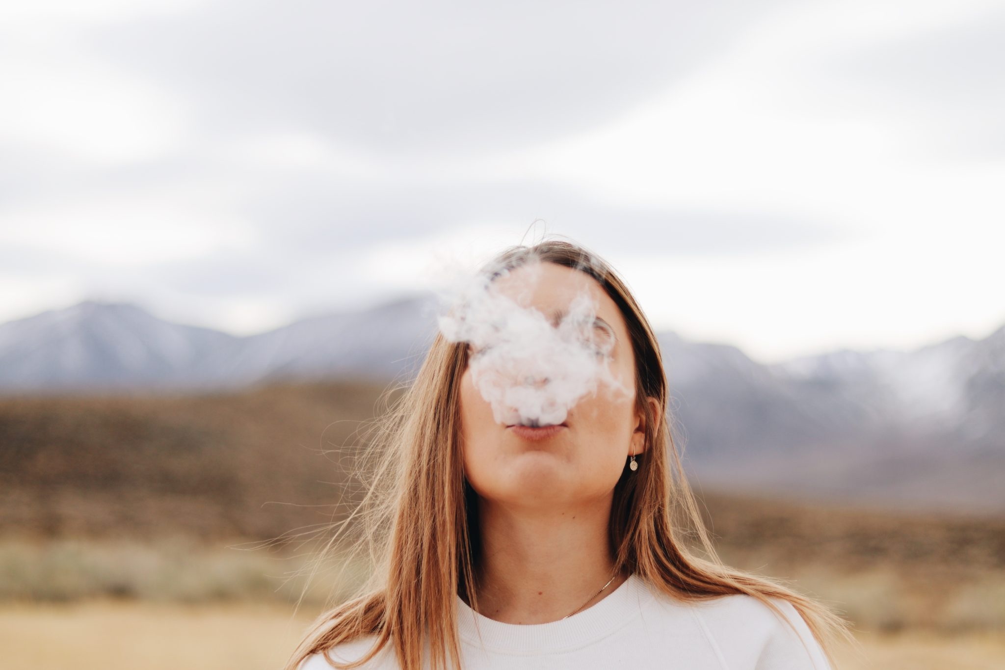 cigarette-close-up-daytime-963444.jpg