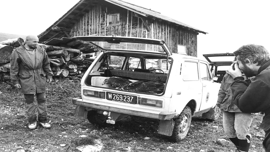 Гриф, стервятник, бородач ягнягник Бальтазар выпускается на волю, историческое фото, 1988 год