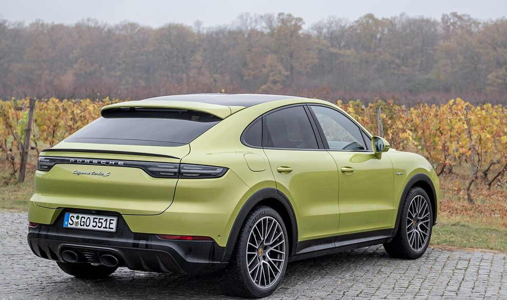 img_1677747048_7563_843_driven_2023_porsche_cayenne_turbo_s_e_hybrid_putting_the_sport_in_suv_28.jpg