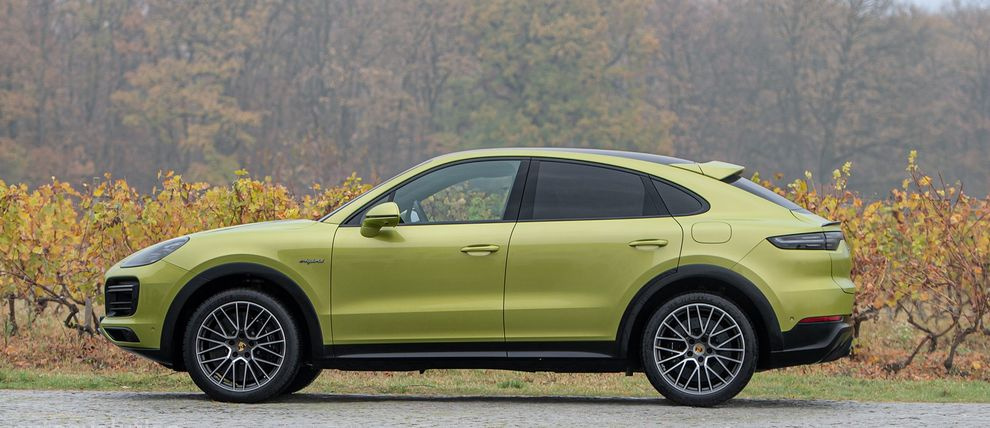 img_1677747083_0839_878_driven_2023_porsche_cayenne_turbo_s_e_hybrid_putting_the_sport_in_suv_1.jpg