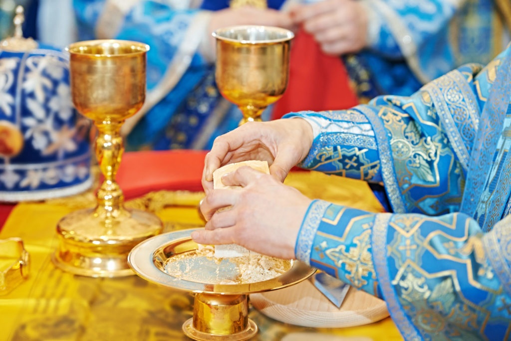 Uspenie-Bogorodicy-28-avgusta-liturgiya-1024x684.jpg