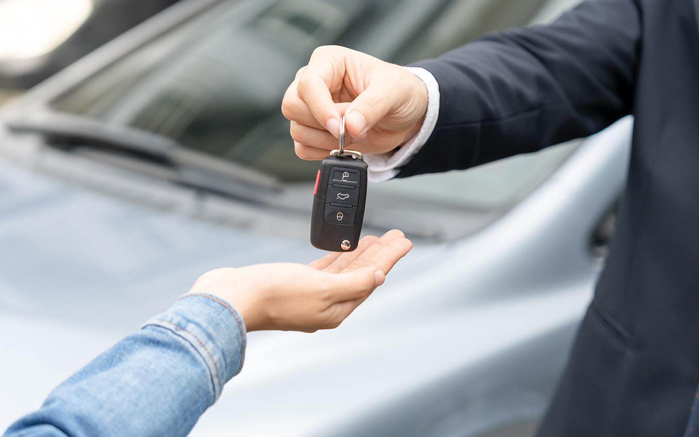 Существуют разные виды аренды автомобиля: с экипажем, без экипажа и с правом выкупа