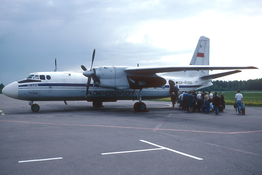 Пассажирский самолет Ан-24