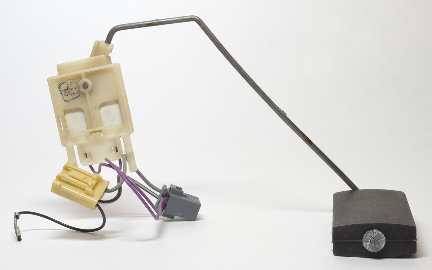 У большинства современных автомобилей ДУТ объединен с топливным насосом в одном модуле