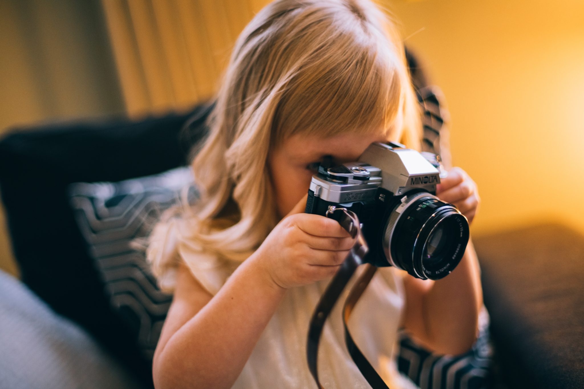 camera-child-digital-camera-776952.jpg