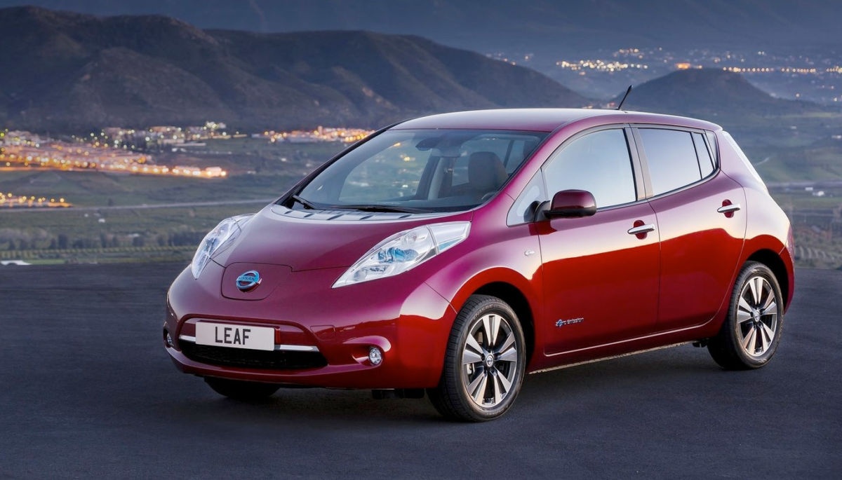 hatchback-ev-2014-nissan-leaf-1.jpg